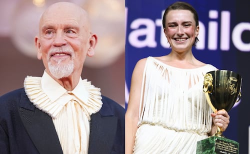 El actor estadounidense John Malkovich y Mathilde Arcel triunfan en Venecia por “Wild Horse Nine” y “Woman Unknown”