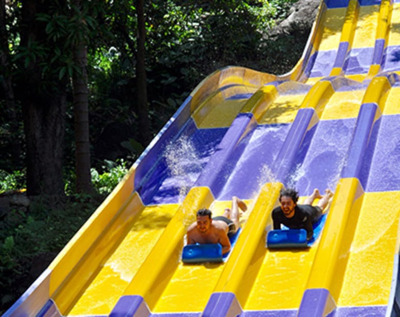 Compite con tus amigos en el Aqua Racer del balneario Los Camachos. Foto: Los Camachos