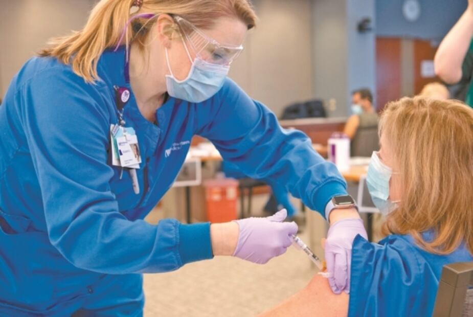 Vacunación en EU, entre la fe y las quejas