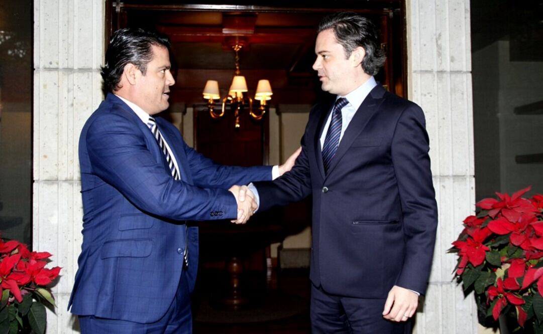 Ambos revisaron el programa Escuelas al Cien, para mejorar la infraestructura escolar en Jalisco. /Especial