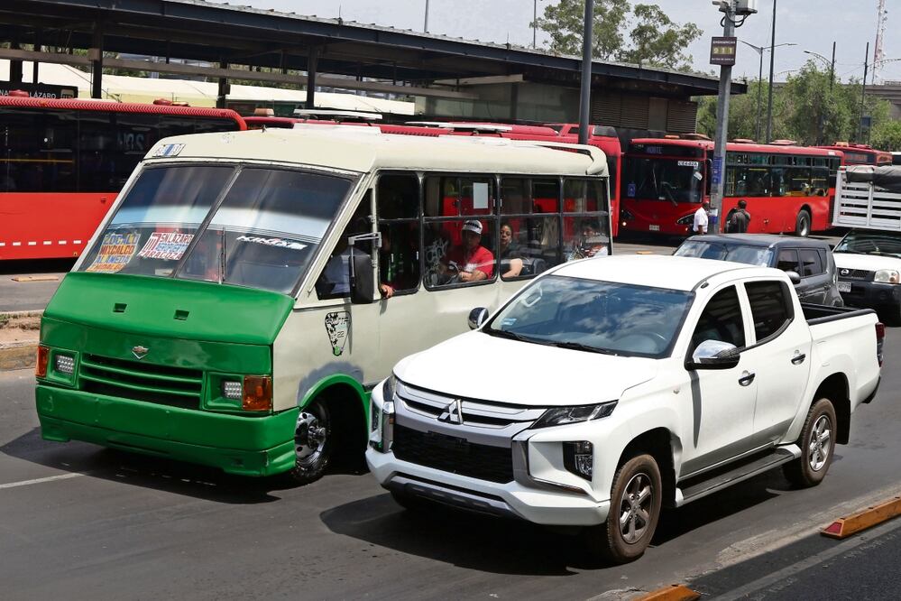 Durante el periodo 2023-2024, la Semovi prevé chatarrizar los 3 mil 315 microbuses restantes, para dar paso a unidades de transporte nuevas y en mejores condiciones. Foto: Carlos Mejía / EL UNIVERSAL