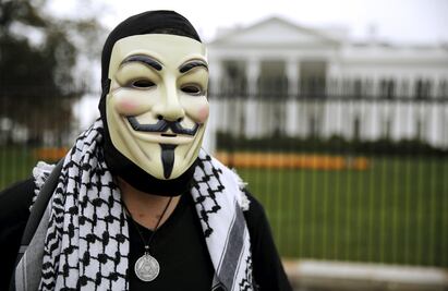 Anonymous amenaza a Trump a días de asumir presidencia