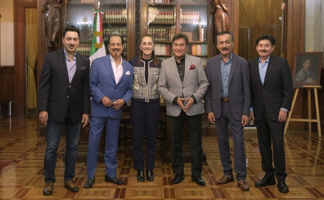 La Presidenta recibió a la banda de música norteña Los Tigres del Norte en Palacio Nacional (14/09/2026). Foto: X @Claudiashein