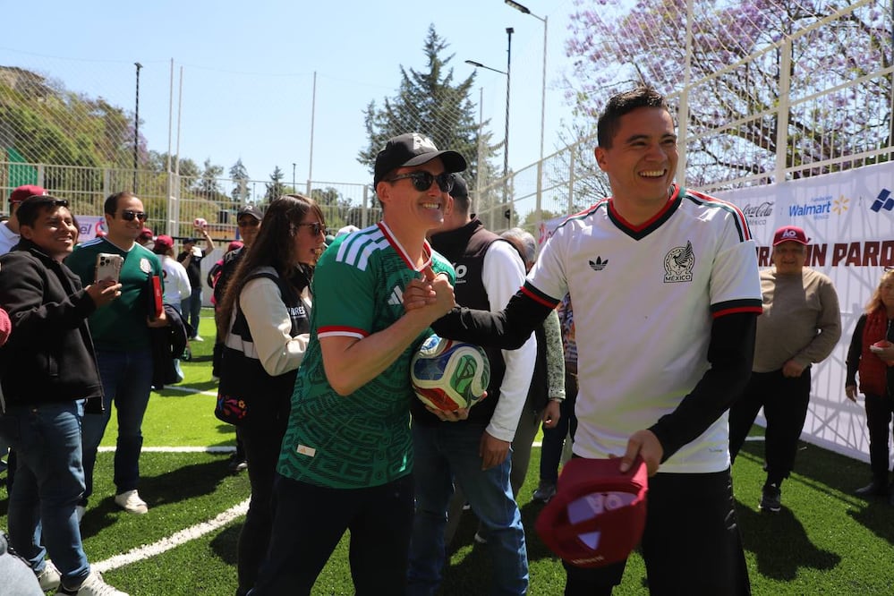 Alcalde de Álvaro Obregón inaugura cancha “Poder Popular”; busca fortalecer el tejido social y fomentar estilos de vida saludables. (Foto: especial)