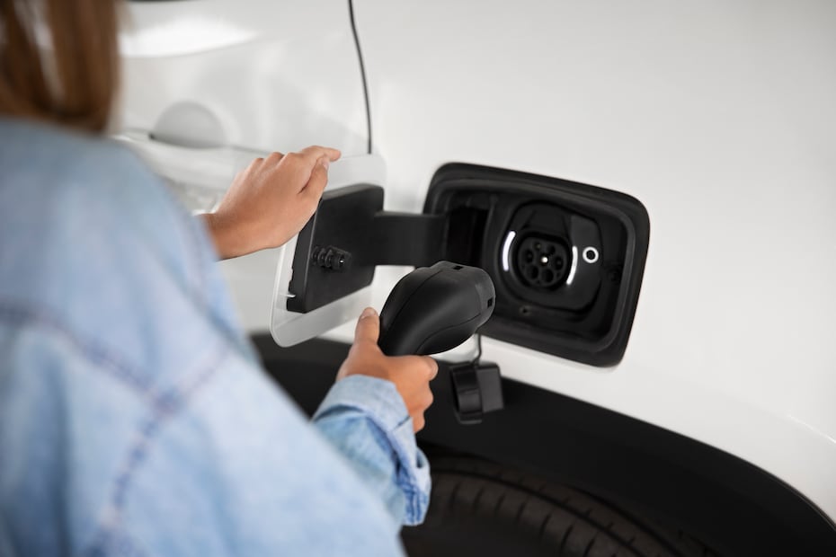 Un estudio menciona que los autos eléctricos son capaces de durar tanto como los de gasolina. Foto: Freepik