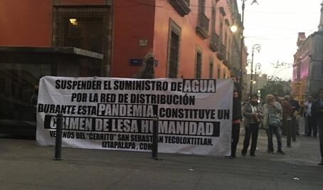 Vecinos de Iztapalapa protestan en Palacio Nacional por falta de agua