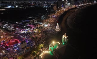 Más de 40 mil personas dan la bienvenida al 2026 en Mazatlán; celebran con música en vivo, pirotecnia y espectáculo de drones