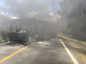 Policía recupera 12 vehículos en Michoacán