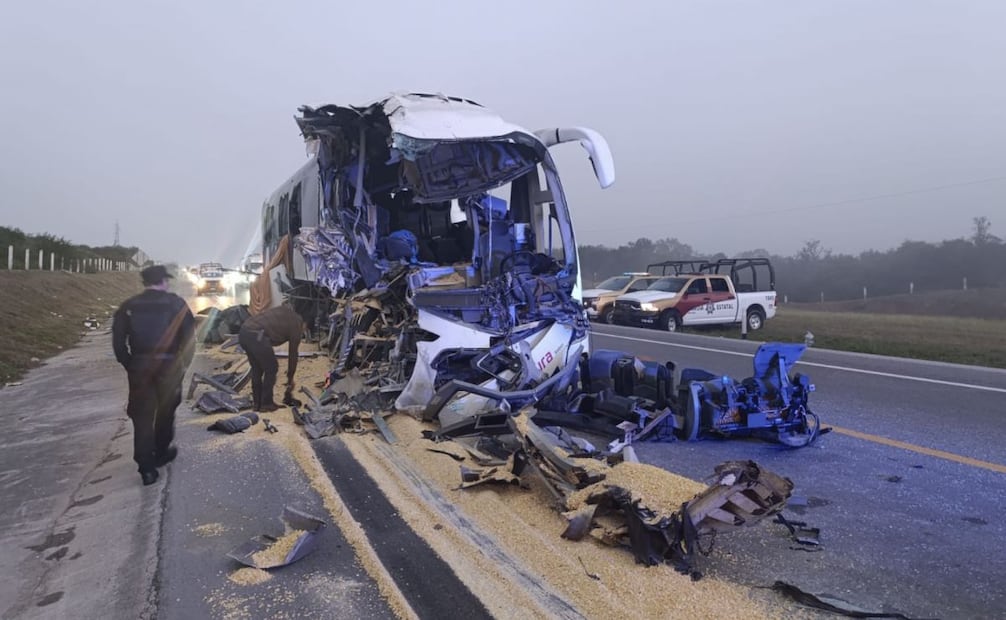 Localizan a familiares de la menor Diane; su mamá falleció en el accidente de autobús con tráiler.
Foto: Especial.