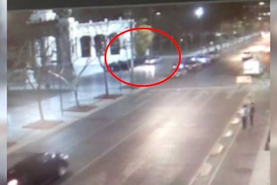 Policías se salvan de ser atropellados por conductor ebrio