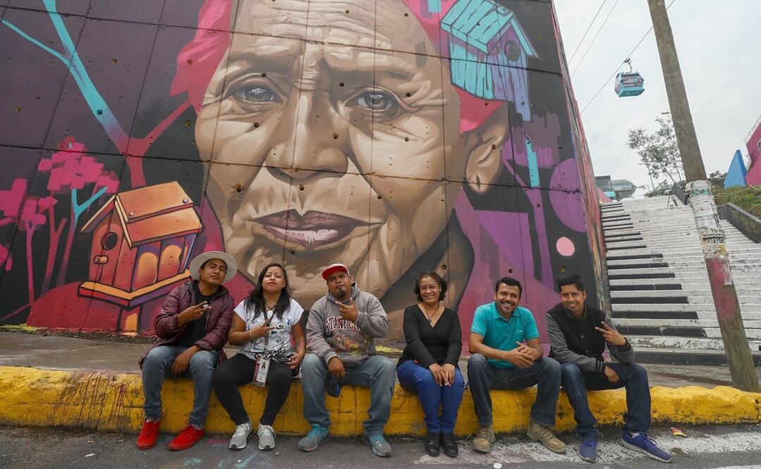 Los artistas intervinieron dos kilómetros de la alcaldía. Los usuarios del Cablebú s podrán observar desde las alturas una imagen más amena de Iztapalapa, gracias a las obras llenas de folclor y de vida. Fotos: DIEGO SIMÓN. EL UNIVERSAL