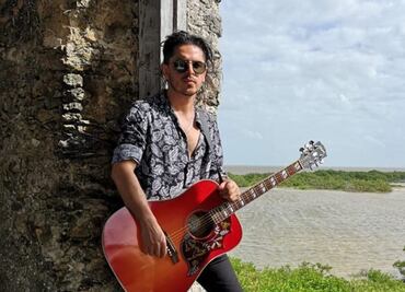 Erik Canales, vocalista de Allison, "deja la guitarra" para tirar tarot