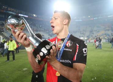 Julio Furch deja los rojinegros del Atlas para jugar en el Santos de Brasil