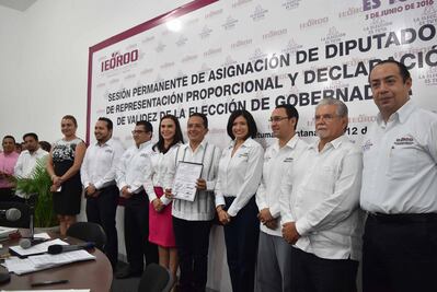 Carlos Joaquín recibe constancia como gobernador de Q. Roo