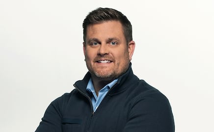 Matan a tiros a Brian Thompson, director de aseguradora UnitedHealthcare, en Nueva York