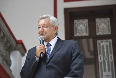 Retoma AMLO análisis del nuevo aeropuerto