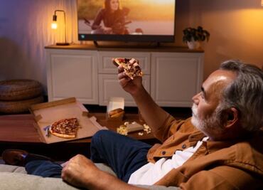 ¿Qué pasa con las personas que miran muchas horas de televisión, según Harvard?