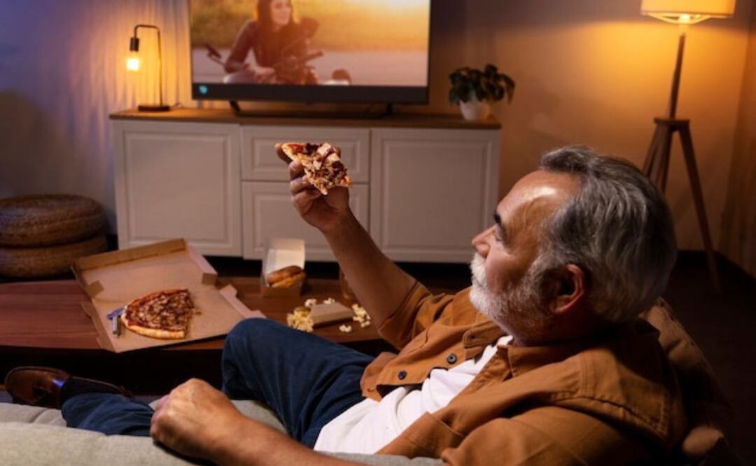 El impacto de ver mucha televisión en la salud. Fuente: Freepik.