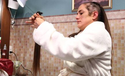 Entre llantos, Betty Monroe se rapa por completo