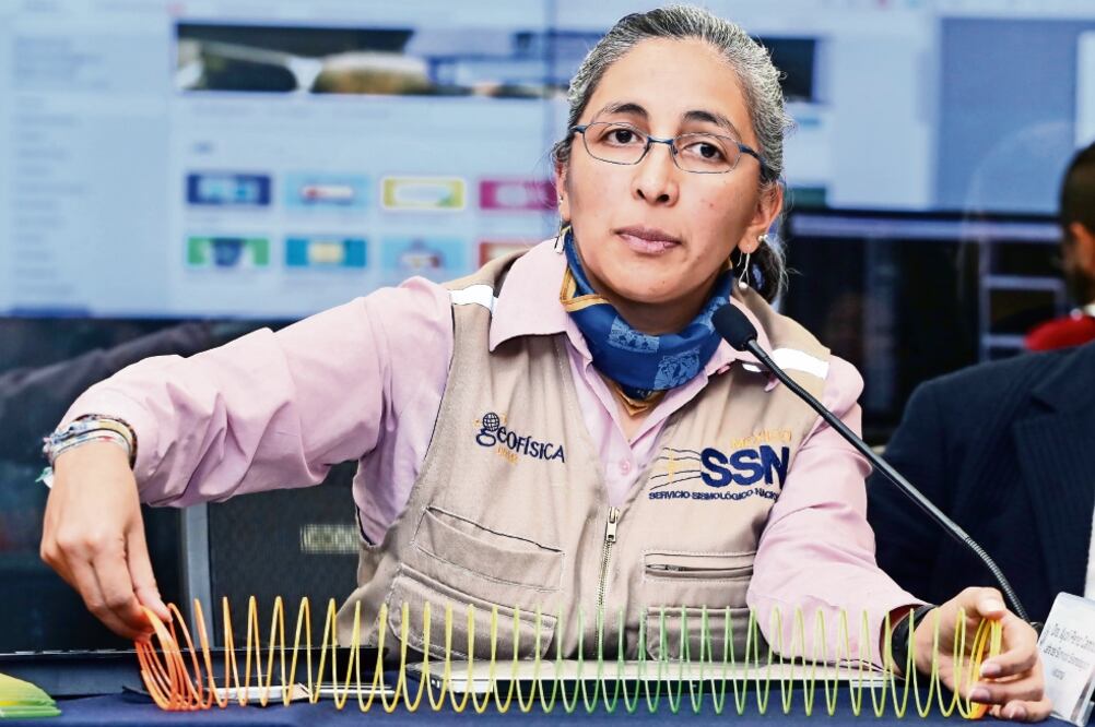 Xyoli Pérez Campos, jefa del Servicio Sismológico Nacional, indicó que hasta las 17:00 horas de ayer se registraron 981 réplicas. (BERENICE FREGOSO. EL UNIVERSAL)