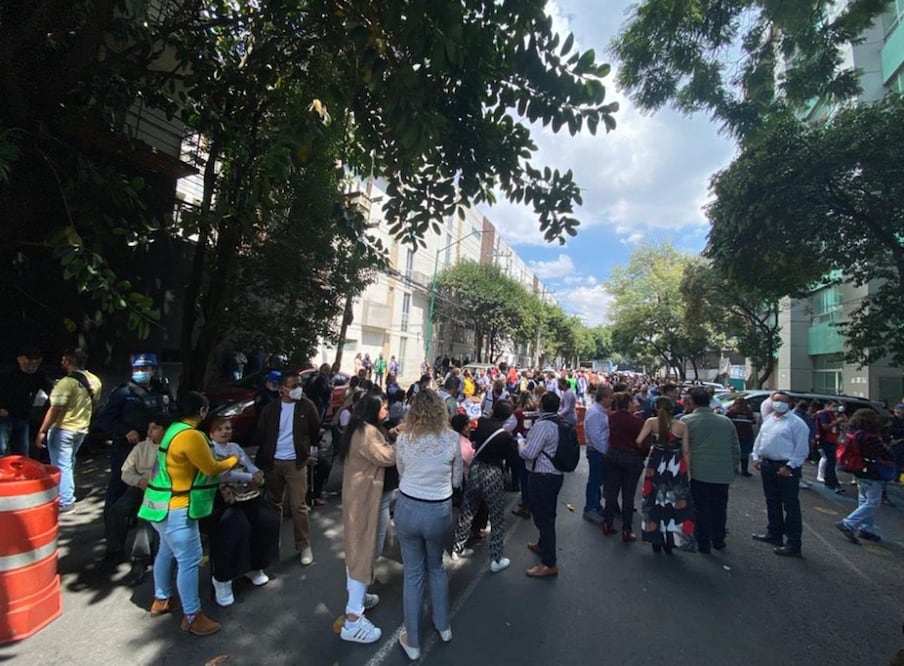 Inmediaciones del edificio de la Secretaría de Inclusión y Bienestar Social, tras el sismo. Foto: EL UNIVERSAL / Valente Rosas