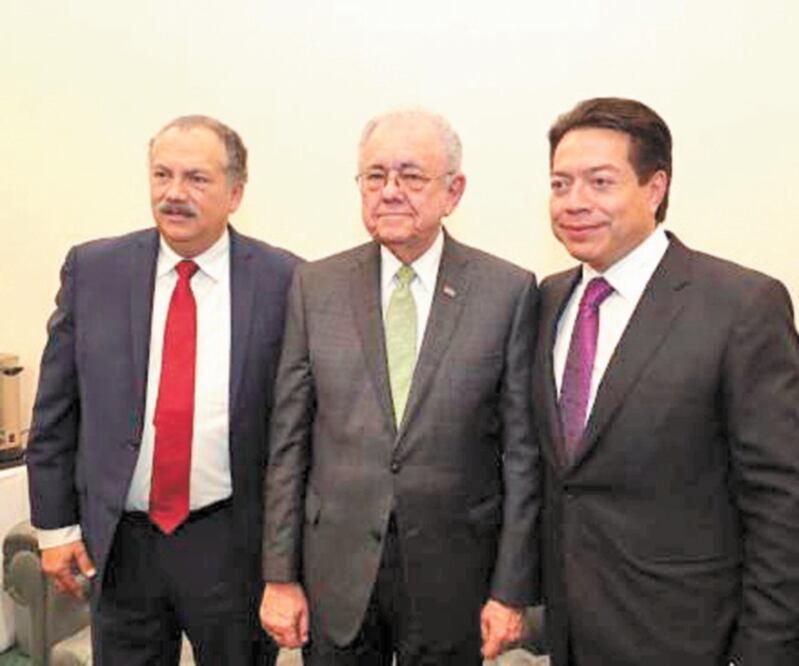 Quien fuera titular de la SCT, Javier Jiménez Espriú (centro), desde octubre pasado rechazó la iniciativa de Morena que buscaba militarizar los puertos. Foto: ARCHIVO EL UNIVERSAL