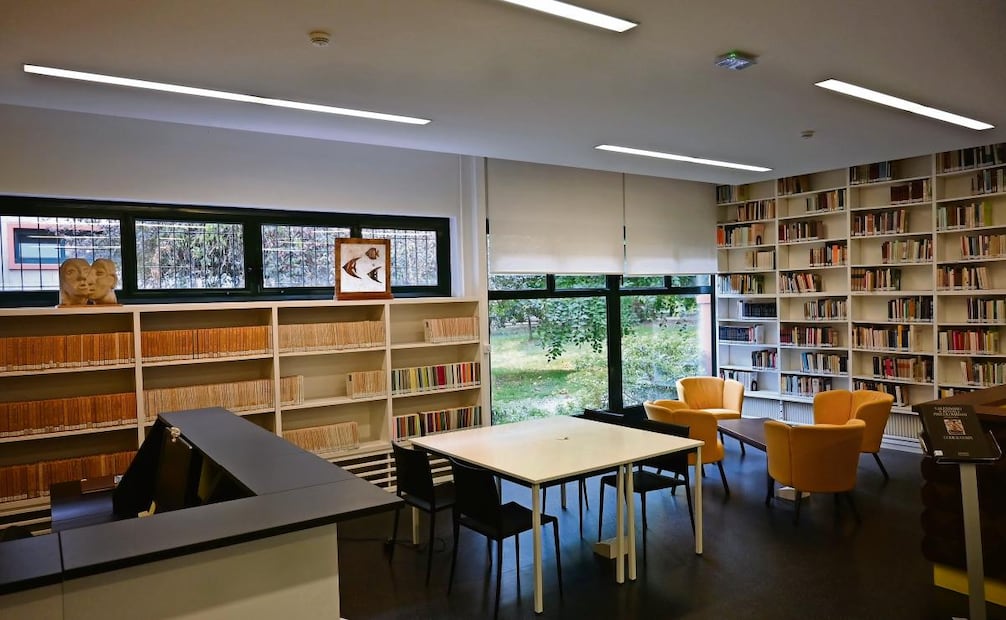 La biblioteca de la residencia universitaria cuenta con más de 15 mil títulos especializados en temas mexicanos, cuyo catálogo ya está digitalizado.