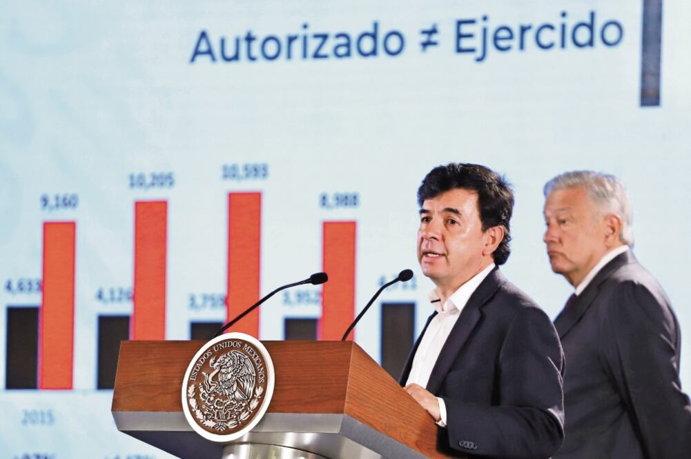 El presidente Andrés Manuel López Obrador y el vocero de la Presidencia, Jesús Ramírez Cuevas, presentaron ayer los lineamientos para la publicidad gubernamental. Foto: BERENICE FREGOSO. EL UNIVERSAL