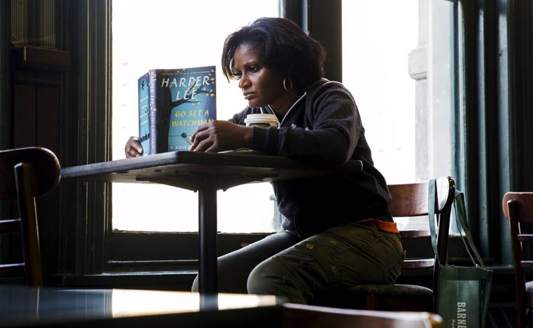 Go Set a Watchman, escrita antes de Matar un ruiseñor pero cuya trama transcurre 20 años después, salió hoy a la venta. FOTO: Lucas Jackson/REUTERS.