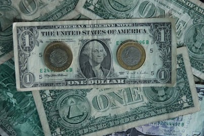 Dólar cierra la semana en 19.47 pesos al mayoreo; mercados accionarios también cierran al alza