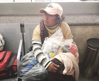 Mujer intenta viajar a Puebla con el cadáver de su hijo