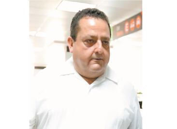 Imponen multas y arrestos, pero ellos arman fiestas y van al súper en “bola”