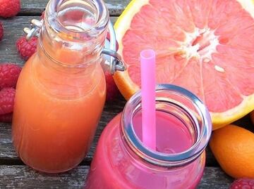 Quiénes no deben tomar jugo de toronja