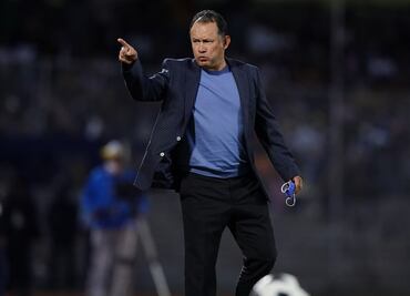 Tras la nueva cruzazuleada, Juan Reynoso amenaza a sus jugadores