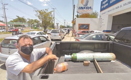 Por un tanque de oxígeno, familias en Tabasco viven calvario