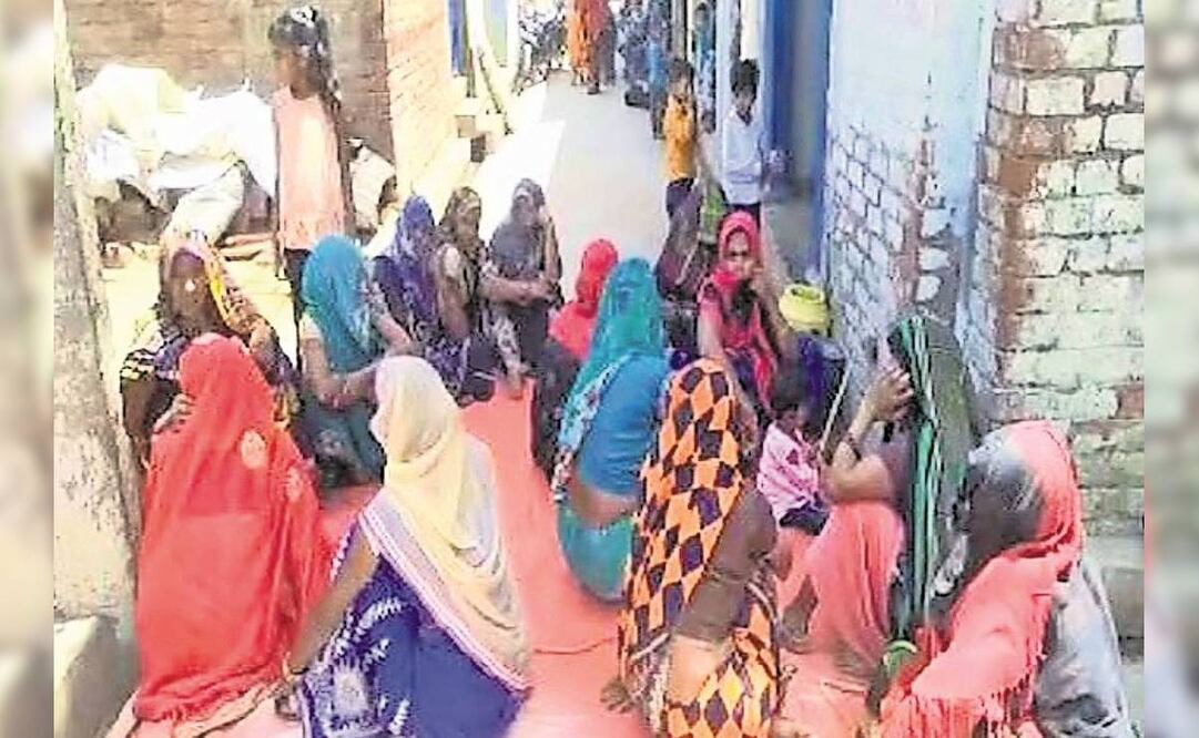 Asistentes a una boda, en India. Foto: EFE