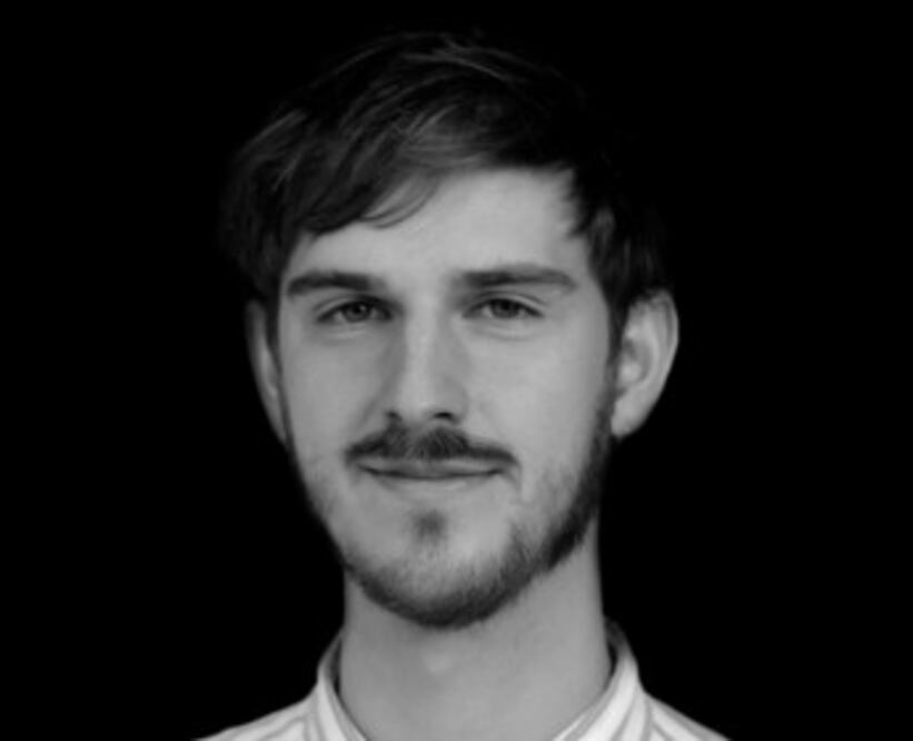 "Valdemar Danry, neurocientífico e investigador del MIT Media Lab, trabaja en la integración de inteligencia artificial con los procesos cognitivos humanos." Crédito: Página oficial del autor.