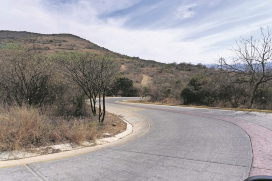 Contradicciones sobre carretera que divide a Monte Albán