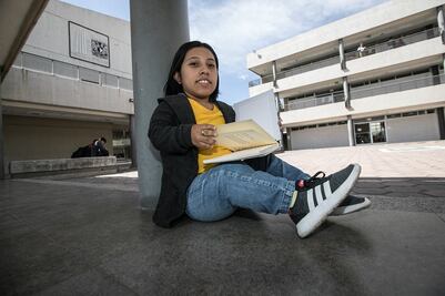 Universitaria crea libro para que ciegos conozcan los colores 
