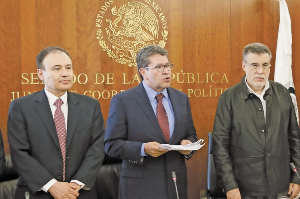 El titular de Seguridad, Alfonso Durazo; el coordinador de Morena en el Senado, Ricardo Monreal, y el consejero jurídico de Presidencia, Julio Scherer. Foto: CUARTOSCURO