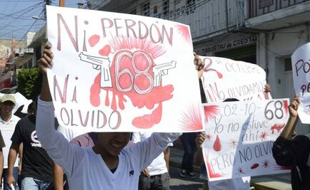 Estudiantes y maestros marchan en Guerrero