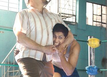 Le quitan la máscara a 'Blue Demon'