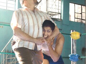 Le quitan la máscara a 'Blue Demon'