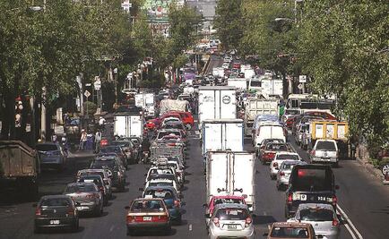 Autos con calcomanía roja, sin permiso para circular