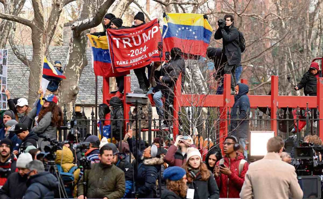 Manifestantes se reunieron cerca de la corte del Distrito Sur de Nueva York para expresar su rechazo a la detención de Nicolás Maduro. Foto: John Lamparski / AFP