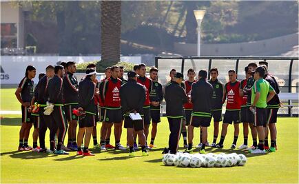 El Tri hace práctica en el CAR antes de partir a Miami
