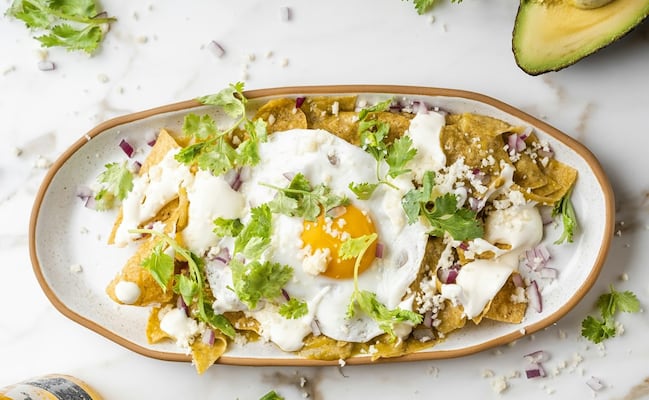 El ingrediente secreto para que los chilaquiles verdes queden perfectos