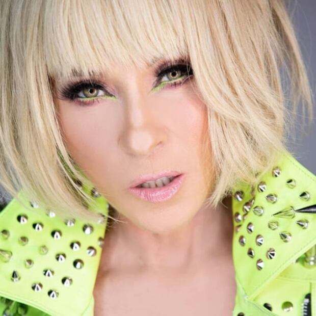 Yuri luce sexy cambio de look luego de recuperarse del Covid-19