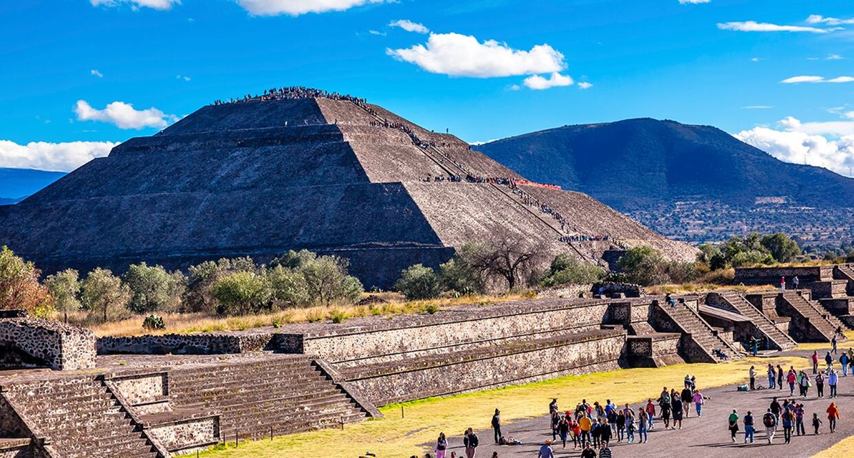 El túnel bajo el gran templo de Teotihuacán