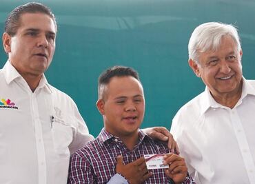 Anuncia AMLO censo para acabar con aviadores en el magisterio de Michoacán